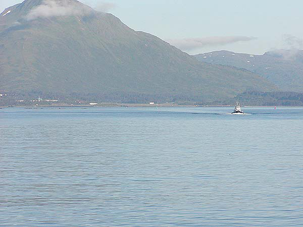 Tug boat coming to meet the R/V Atlantis