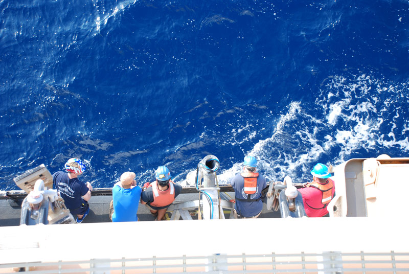 The AUV team troubleshoots the pole in the strong current alongside the ship.