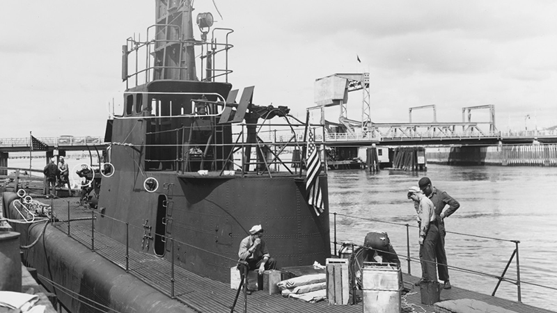 USS Muskallunge (SS-262) in 1944 at the Mare Island Naval Shipyard, California.